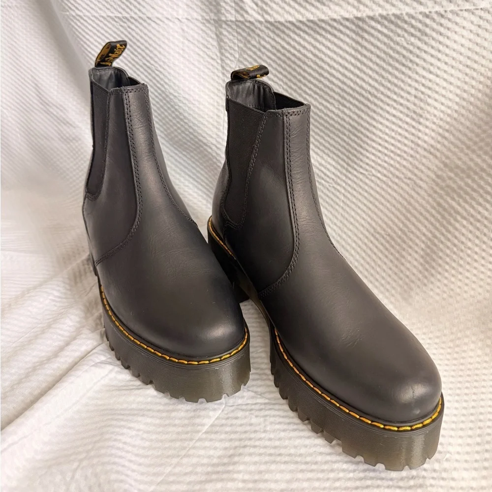 Dr. Martens Black Platform Ankle Chelsea Boots Women Size 10 NWOB